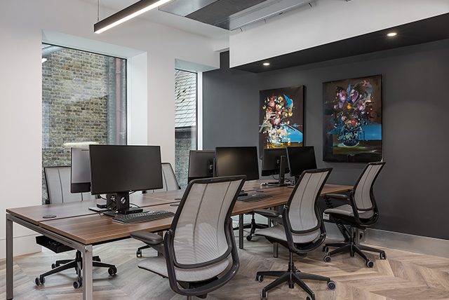 現(xiàn)代簡約辦公室裝修風格.jpg